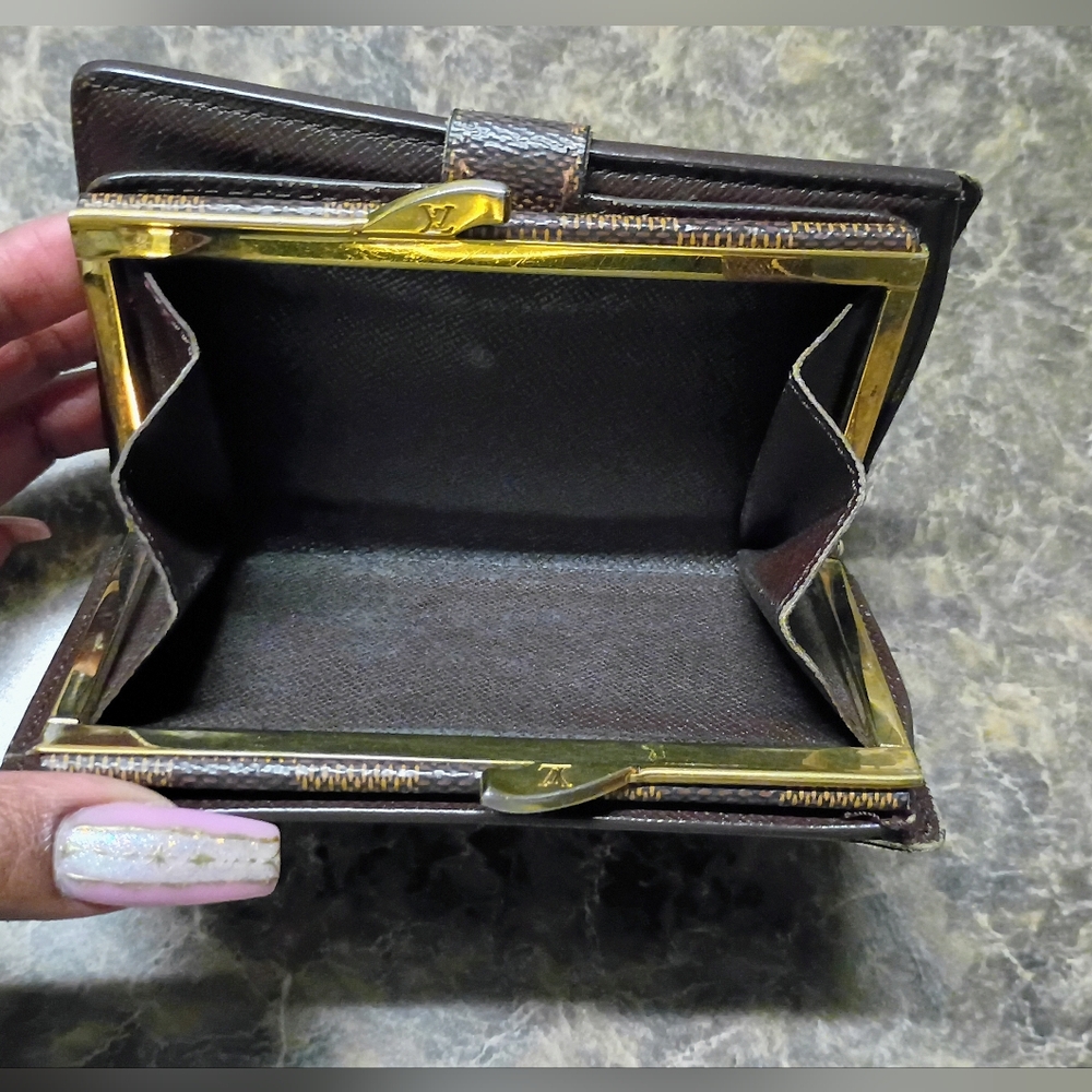 Authentic Louis Vuitton Brown Portefeuille Viennois  Damier Ebène Wallet 🤎 - Picture 8 of 13